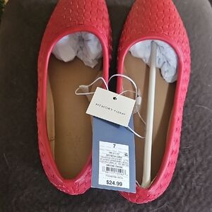 Universal Thread Red Flats